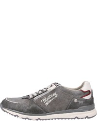 dunkelgraue Leder niedrige Sneakers von Mustang