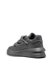 dunkelgraue Leder niedrige Sneakers von Versace