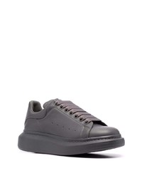 dunkelgraue Leder niedrige Sneakers von Alexander McQueen