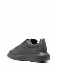 dunkelgraue Leder niedrige Sneakers von Alexander McQueen