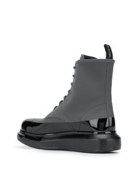 dunkelgraue Lederfreizeitstiefel von Alexander McQueen