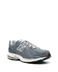 dunkelgraue niedrige Sneakers von New Balance