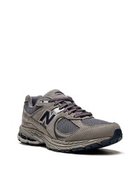 dunkelgraue niedrige Sneakers von New Balance