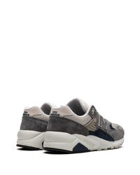 dunkelgraue niedrige Sneakers von New Balance