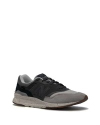 dunkelgraue niedrige Sneakers von New Balance