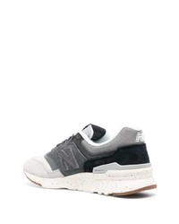 dunkelgraue niedrige Sneakers von New Balance