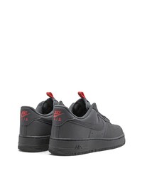 dunkelgraue niedrige Sneakers von Nike