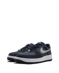 dunkelgraue niedrige Sneakers von Nike