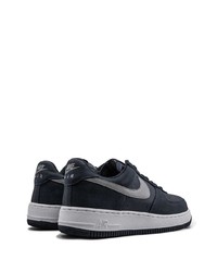 dunkelgraue niedrige Sneakers von Nike