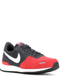 dunkelgraue niedrige Sneakers von Nike