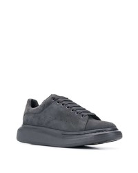 dunkelgraue niedrige Sneakers von Alexander McQueen