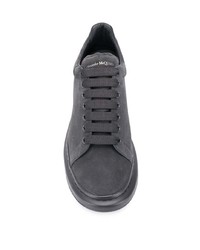 dunkelgraue niedrige Sneakers von Alexander McQueen