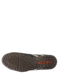 dunkelgraue niedrige Sneakers von Geox