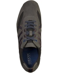 dunkelgraue niedrige Sneakers von Geox