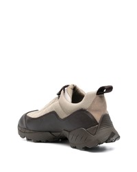 dunkelgraue niedrige Sneakers von Roa