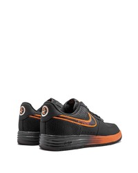 dunkelgraue niedrige Sneakers von Nike