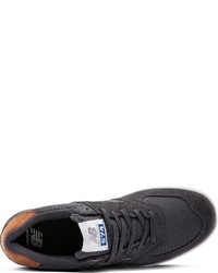 dunkelgraue niedrige Sneakers von New Balance