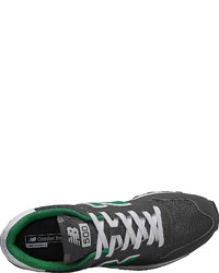 dunkelgraue niedrige Sneakers von New Balance