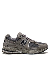 dunkelgraue niedrige Sneakers von New Balance