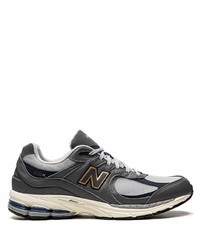 dunkelgraue niedrige Sneakers von New Balance