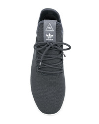 dunkelgraue niedrige Sneakers von Adidas By Pharrell Williams