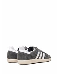 dunkelgraue niedrige Sneakers von adidas