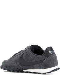 dunkelgraue niedrige Sneakers von Nike