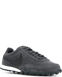 dunkelgraue niedrige Sneakers von Nike