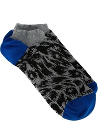 dunkelgraue Socken mit Leopardenmuster