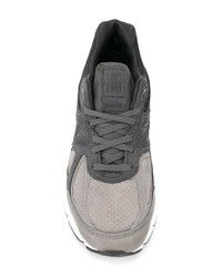 dunkelgraue Sportschuhe von New Balance