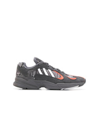 dunkelgraue Sportschuhe von adidas