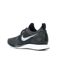 dunkelgraue Sportschuhe von Nike