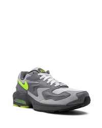 dunkelgraue Sportschuhe von Nike