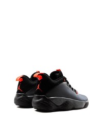 dunkelgraue Sportschuhe von Jordan