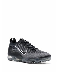 dunkelgraue Sportschuhe von Nike