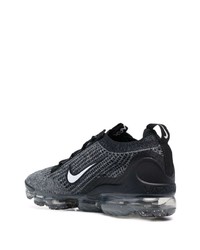 dunkelgraue Sportschuhe von Nike