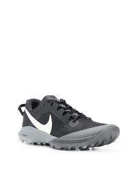 dunkelgraue Sportschuhe von Nike