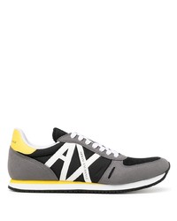 dunkelgraue Sportschuhe von Armani Exchange