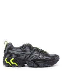 dunkelgraue Sportschuhe von Asics