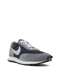 dunkelgraue Sportschuhe von Nike