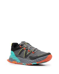 dunkelgraue Sportschuhe von New Balance