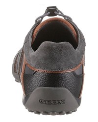 dunkelgraue Sportschuhe von Geox