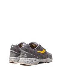 dunkelgraue Sportschuhe von Saucony