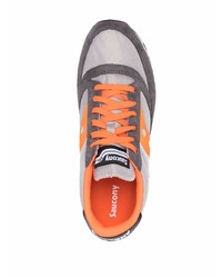 dunkelgraue Sportschuhe von Saucony