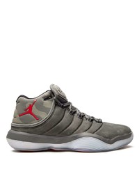 dunkelgraue Sportschuhe von Jordan