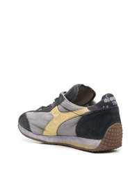 dunkelgraue Sportschuhe von Diadora