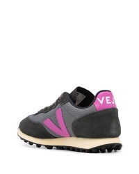 dunkelgraue Sportschuhe von Veja