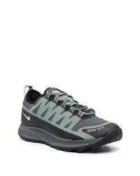 dunkelgraue Sportschuhe von Nike