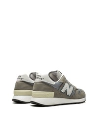 dunkelgraue Sportschuhe von New Balance