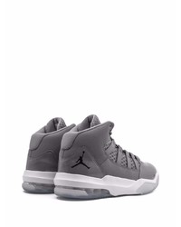 dunkelgraue Sportschuhe von Jordan